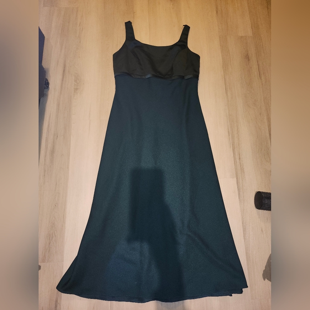 Elegant Dark Green Midi Dress